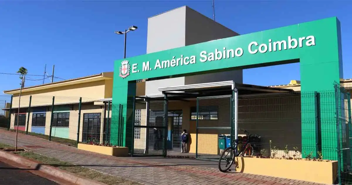 Fachada da Escola Municipal América Sabino Coimbra